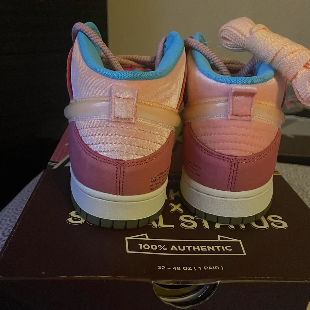 Nike dunk x social status strawberry milk - Picture 4 of 5
